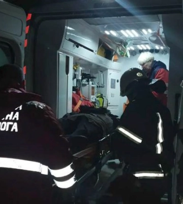 На Вінниччині легковик в'їхав під потяг: двоє людей загинуло (ФОТО)