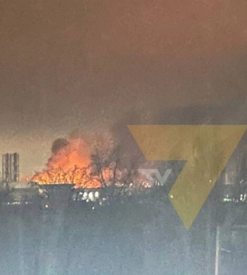 У тимчасово окупованому Маріуполі приліт ракети та сильна пожежа