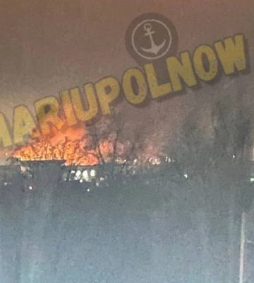 У тимчасово окупованому Маріуполі приліт ракети та сильна пожежа