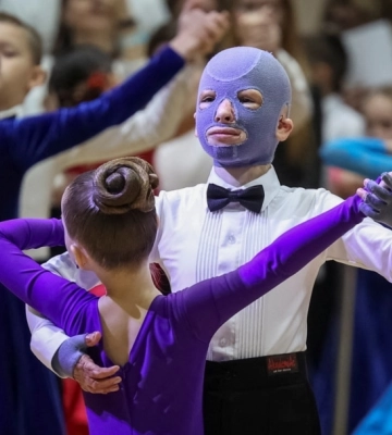 Сделали 30 операций: 8-летний Роман получил сильнейшие ожоги во время ракетного удара (видео)