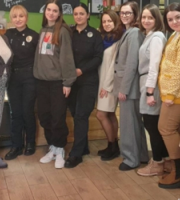 Акція проти насильства: поліцейські Львівщини пили «каву з жінками»