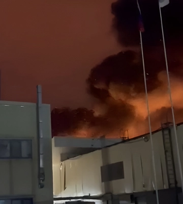 В Мариуполе горели бетонный завод и ТРЦ, где россияне размещали военную технику