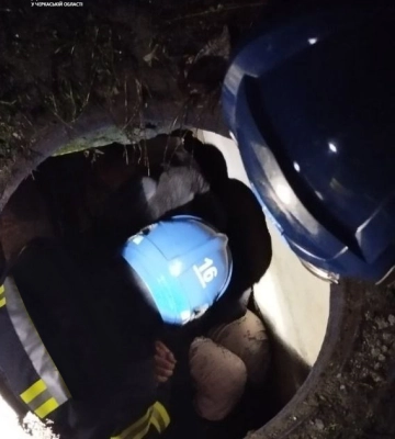 На Черкащині жінка впала у двометровий колодязь