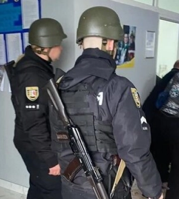 Депутат у сільраді на Закарпатті підірвав гранати: Він живий, 26 осіб постраждали. ВІДЕО+ФОТОрепортаж