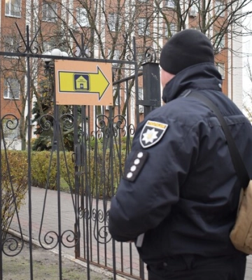 У Києві дітей не пустили до укриття під час тривоги: поліція відреагувала
