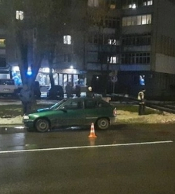 Під колеса автомобіля потрапила 67-річна лучанка, вона в реанімації