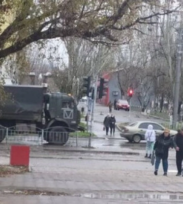 Рашисти перекидають техніку через окупований Маріуполь в сторону Бердянська, - Андрющенко. ВIДЕО