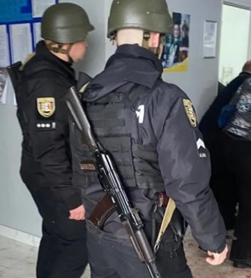 На Закарпатті депутат підірвав гранати під час засідання: 11 людей поранено