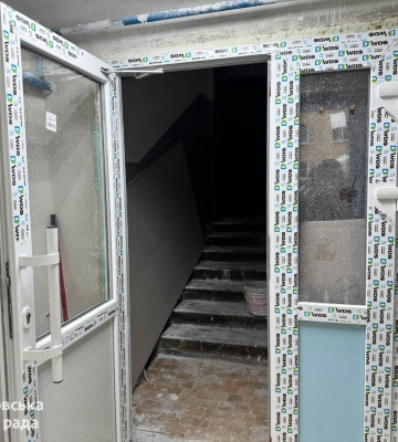 Дніпро продовжує оновлювати будинки мешканців міста: цьогоріч у 271 домі замінили старі двері та відремонтували аварійні під’їзди