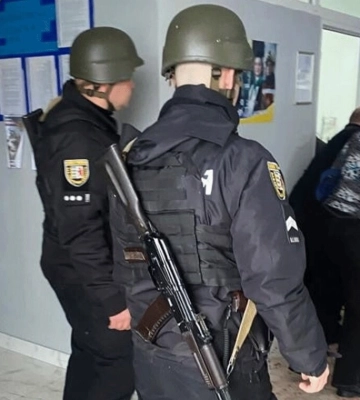 Поліція розслідує вибух у сільраді на Закарпатті як теракт