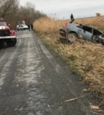 Під Ізмаїлом на Одещині автівка впала у двометровий канал: загинули двоє людей