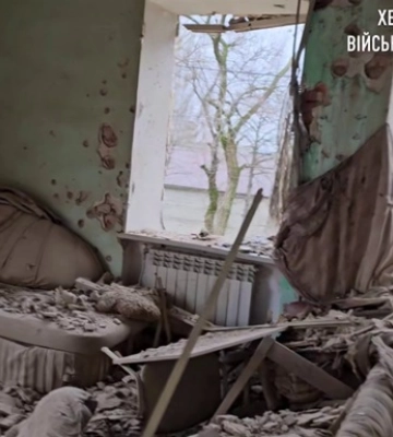 Наслідки російських обстрілів Херсона: один загиблий троє поранених, пошкоджені багатоквартирні будинки і ринок