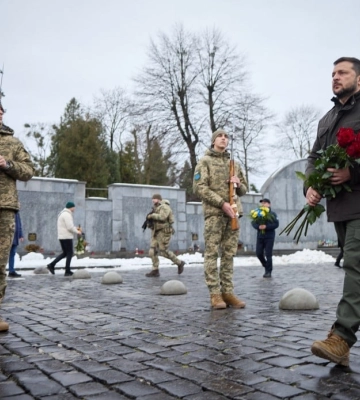 Зеленский прибыл во Львов и почтил память павших воинов