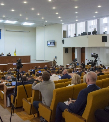 «Будь ласка, відпустіть за кордон до дітей», — миколаївська депутатка Калюжна спробувала скласти мандат, але її умовили почекати&amp;hellip;