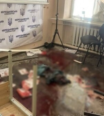 Вибух у сільраді на Закарпатті: Депутат підірвав три гранати під час обговорення бюджету на 2024 рік. Він перебуває у реанімації. ФОТО