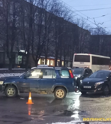 У Луцьку на Відродження – ДТП, госпіталізували чоловіка