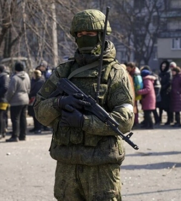 На вулицях Мелітополя з'явилися "слухачі" приватних розмов, які вишукують "неблагонадійних"