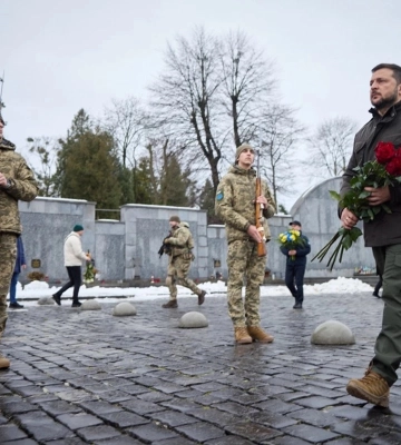 Зеленський ушанував памʼять полеглих захисників України на Личаківському кладовищі у Львові