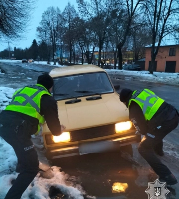 Патрульні з'явились там, де була потрібна допомога