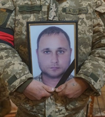 “Навіть після поранення був з посмішкою”: у Сумах попрощалися з Олексієм Ємельяненком