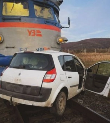 Жахлива ДТП на Закарпатті: рятувальники деблокували загиблого 