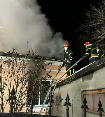 Уночі двоє чоловіків загинули в пожежах приватних будинків біля Львова