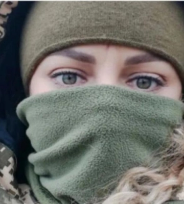 Змінила гітару на автомат співачка з Рівного