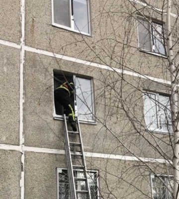 У Вараші рятували дитину, яка зачинилася в квартирі