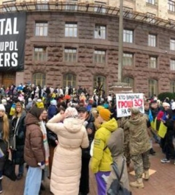 &quot;Нормального бюджету на ЗСУ досі нема!&quot;: під КМДА відбувається акція протесту &quot;Гроші на ЗСУ&quot;. ФОТО