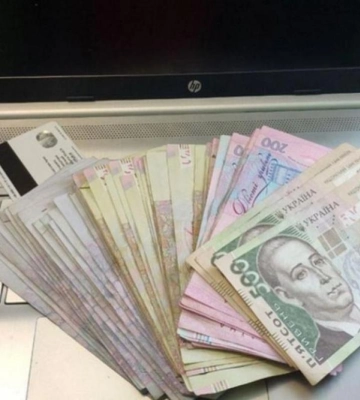 Чоловік із Рівненщини хотів купити напівпричіп, а втратив 21 тисячу гривень