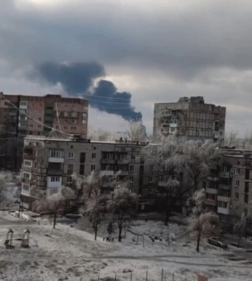 В Донецке, вероятно, прилет по военной базе оккупантов: над городом поднялся черный дым