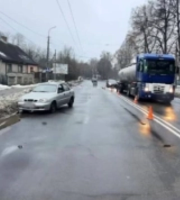 На Львівській легковик збив 13-річну дівчину, вона у важкому стані