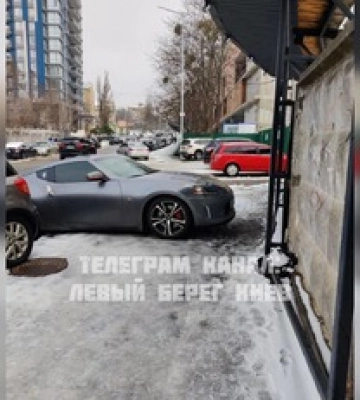 Я маленький, мені можна: у Києві на Печерську помітили бога парковки