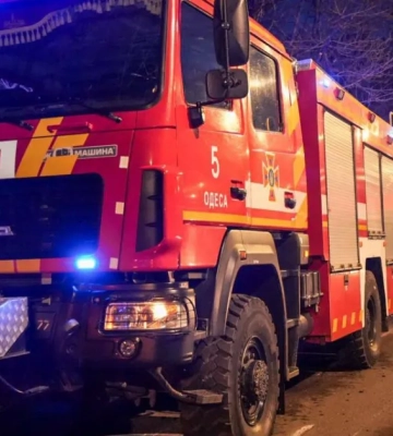 В Одесі спалахнула цистерна газовозу. ВІДЕО