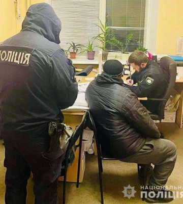 В Днепре мужчина разбил стекло машины и украл вещи