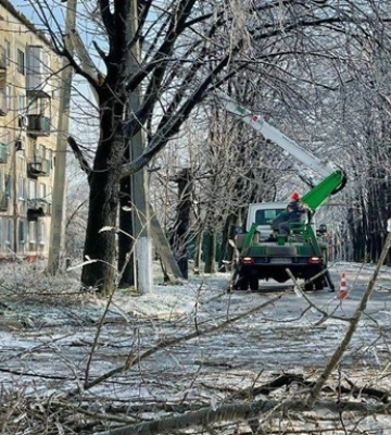 За полтора дня энергетики ДТЭК восстановили свет для 130 тысяч семей в Донецкой области