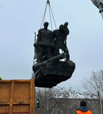 У Києві демонтували ще один радянський пам’ятник