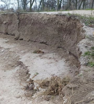 У мікрорайоні Намив обвалилося декілька десятків метрів берега