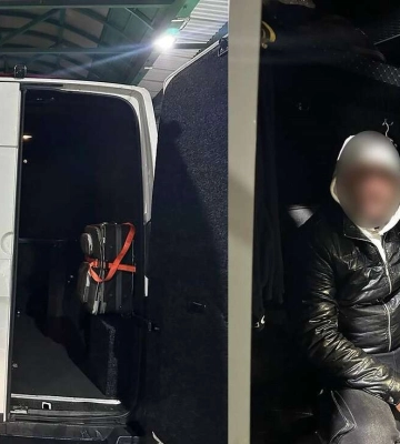 Мешканець Дніпропетровської області переправляв чоловіків за кордон на переробленому мікроавтобусі