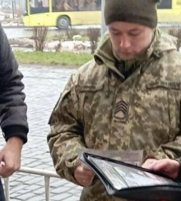 У Львові працівники ТЦК проводять агітацію