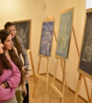 Луцьк: у Музеї волинської ікони відкрилася  виставка-продаж «В очікуванні Різдва»