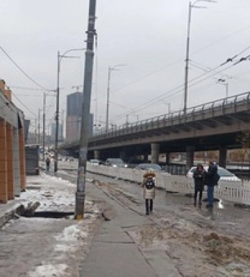 В Киеве просел грунт возле метро: власти озвучили детали