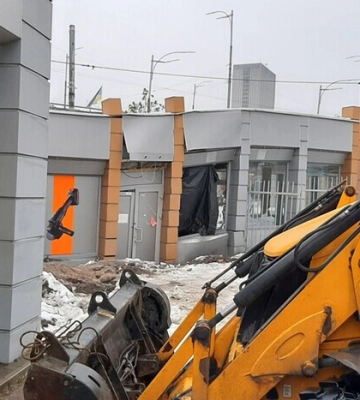 В Киеве над тоннелем метро «Демеевская» начали проседать торговые павильоны