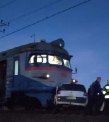 Поліція Перечина встановлює обставини ДТП за участю потяга та легкового авто
