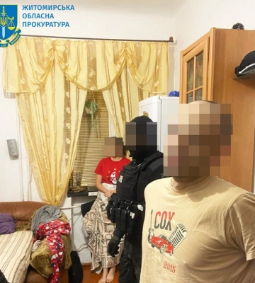 У Житомирі працівника патрульної поліції та його спільника викрили на збуті психотропних речовин