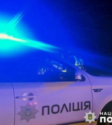 В Кременчуці жінка випала з четвертого поверху багатоповерхівки: поліція встановлює обставини смерті