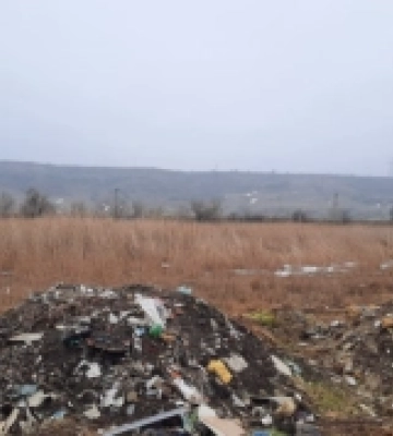 Поблизу Хаджибейського лиману в Одеському районі виявили стихійне сміттєзвалище