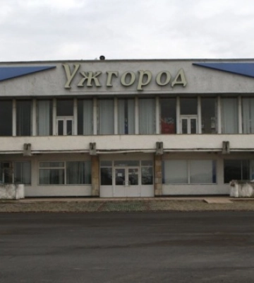 Експрацівника міськради Ужгорода підозрюють у допомозі в привласненні аеропорту