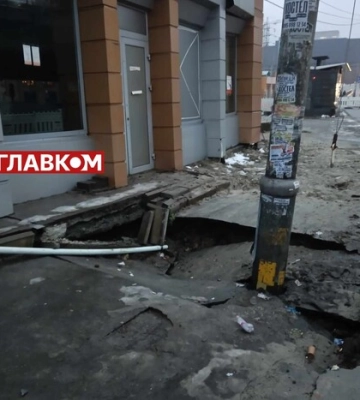 Біля метро "Деміївська" через просідання ґрунту демонтують частину магазинів — КМДА