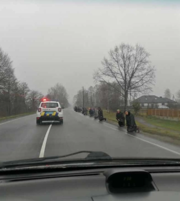 Зустріньмо гідно: до рідної домівки на Волинь навіки повертається Герой